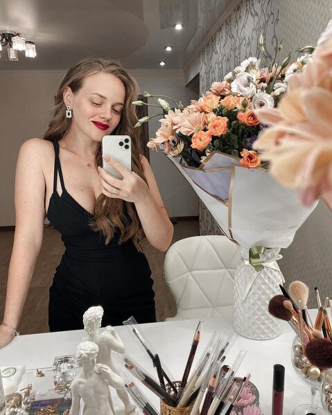 Doğum evindəki fotosu ilə gündəmə gələn qadın bloqer imiş