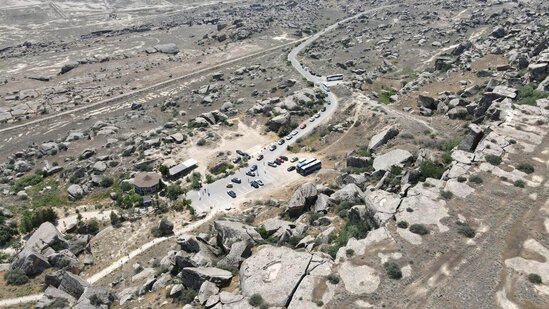 ELEKTROMOBİLLƏRLƏ TARİXƏ SƏYAHƏT