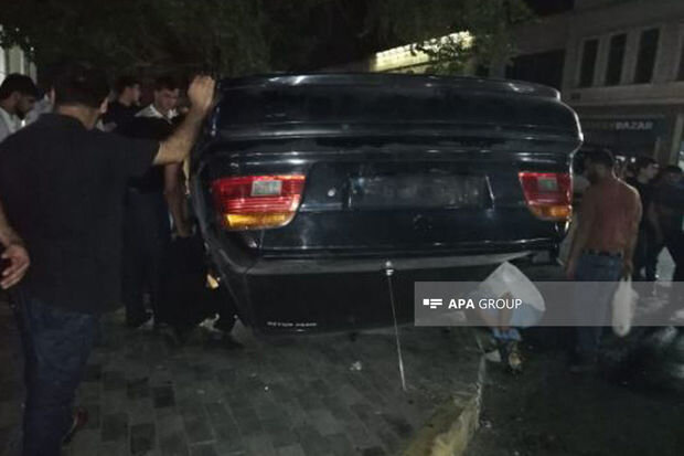 Sumqayıtda ağır qəza: BMW "Lexus"la toqquşub aşdı – FOTO