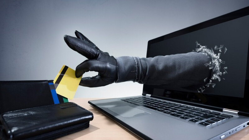 "Mayak" kafesində ofsiant müştərinin kartından oğurluq etdi