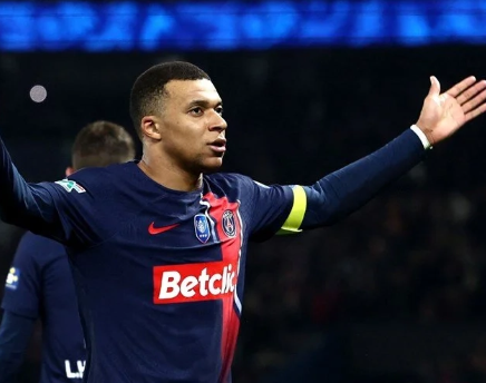 Mbappe kababxananı məhkəməyə verdi
