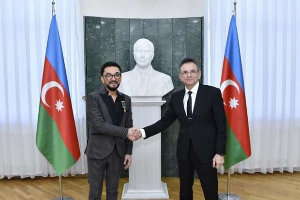 Mədət Quliyev Faiq Ağayevi təltif etdi - FOTO