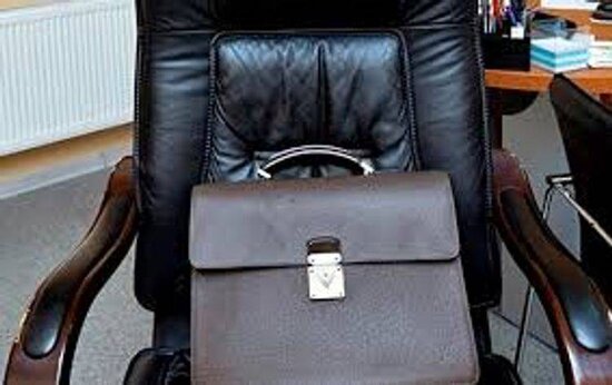 Bu məmurun bütün əmlakına HƏBS QOYULDU