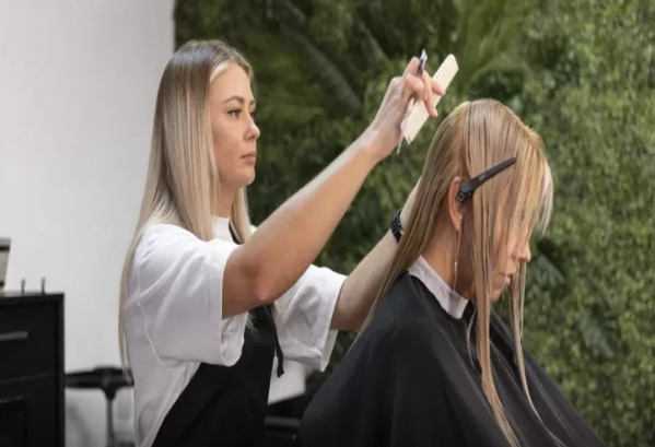 Sizi 10-15 yaş daha gənc və daha yaşlı göstərən saç uzunluğu