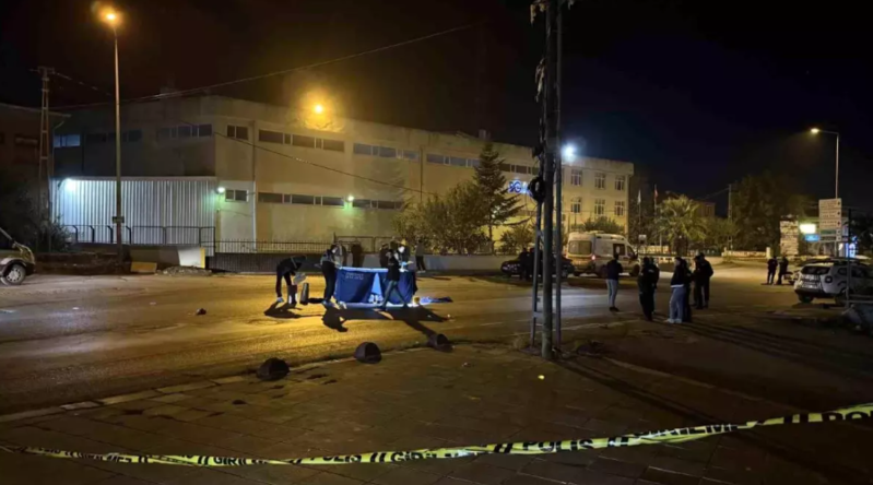 Üzərində "polis" yazılı gödəkçə olan şəxs güllələnərək öldürüldü