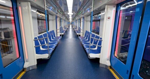 Metrodakı görüntü müzakirə yaratdı - FOTO