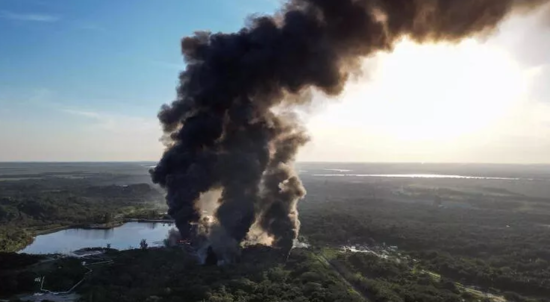 Meksikada neft zavodunda partlayış olub