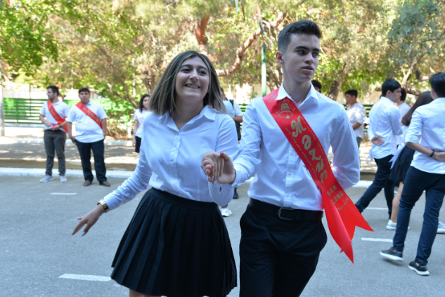 Bakı məktəblərinin buraxılış siniflərini bitirən şagirdlərin sayı AÇIQLANDI