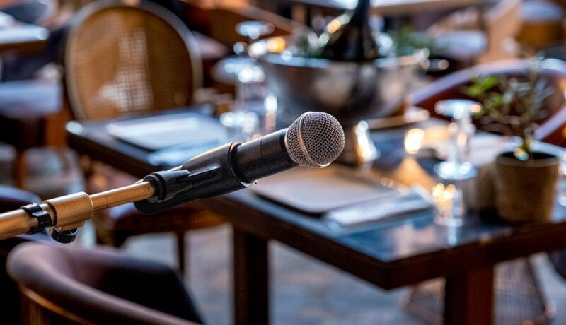 Kafe və restoran sahiblərinin diqqətinə: Səsləndirilən musiqiyə görə ödəniş məcburidirmi? - Vəkildən açıqlama