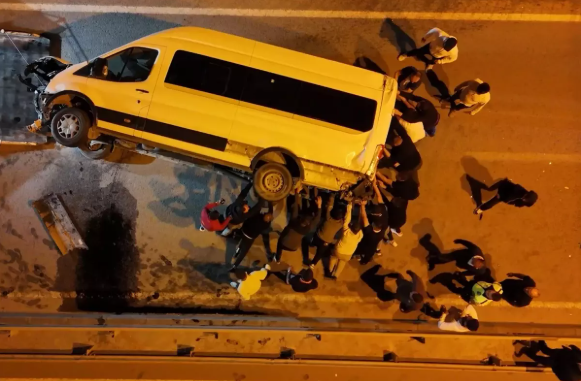 Sərxoş gənc gecə vaxtı şəhəri ayağa qaldırdı - VİDEO