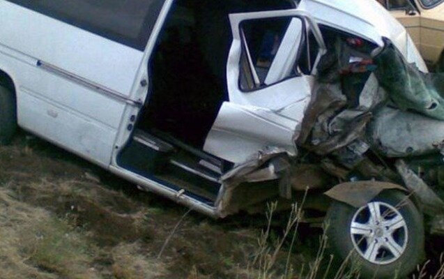 Şamaxıda məktəbliləri daşıyan avtobus aşdı - Xəsarət alanlar var