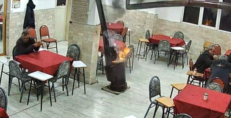 Gözəl qoxu gəlsin deyə sobaya odekolon töküb alışqanla yandıran kafe sahibi faciənin bir addımlığından qayıdıb - VIDEO