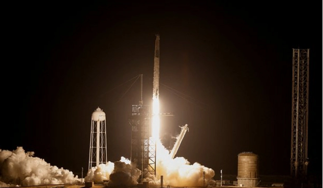 Kosmik turizmin yeni dövrü: "SpaceX" orbitə ilk dəfə TAM MÜLKİ missiyanı göndərdi