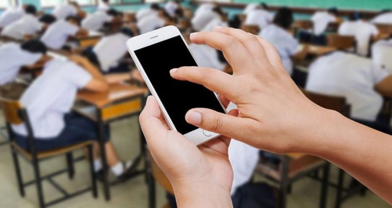 "Telefonlardan istifadənin idarə olunması təhsil mühitində həm intizamı, həm də keyfiyyəti qorumaq üçün zəruridir" - AÇIQLAMA