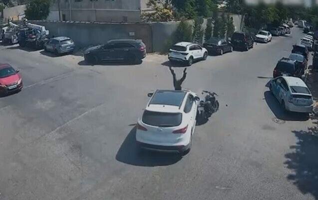 Motosikletçiyə yol vermədi, qəzaya səbəb oldu - VİDEO