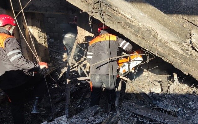 Dağıntılar altından daha bir cəsəd çıxarıldı - Fotolar