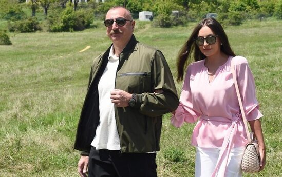 Prezidentlə xanımı "Xarıbülbül" festivalının açılışına qatıldı - Canlı