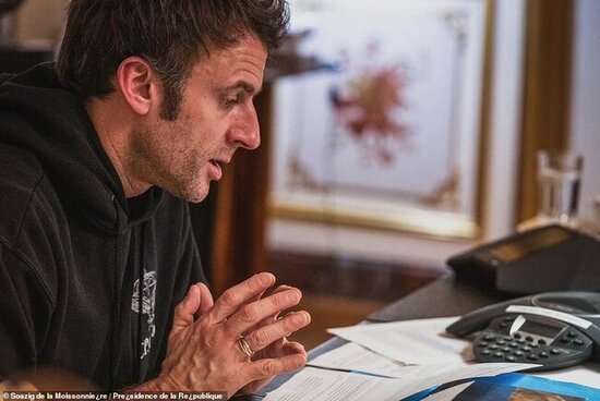 Makron Zelenskidən ilhamlanıb imicini dəyişdi - FOTOLAR