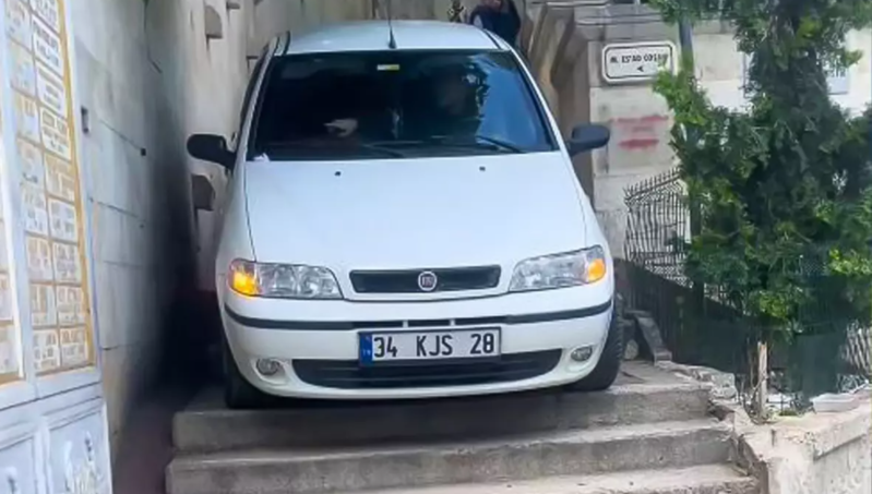 Sürücü naviqasiya proqramına aldanıb görün hansı yola girdi