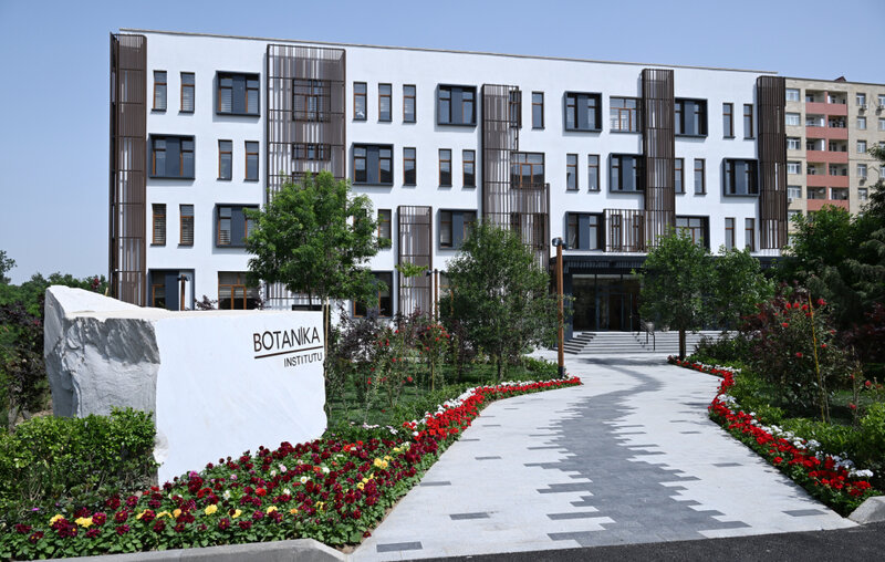 Prezident və xanımı Bakıda Botanika İnstitutunun yeni binasının açılışında iştirak edib və Nəbatat Bağında görülən işlərlə tanış olublar - FOTO