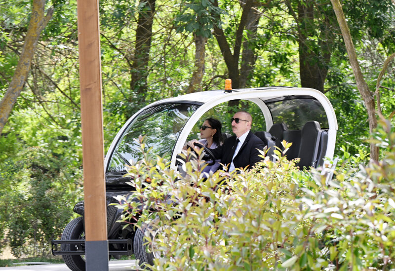 Prezident və xanımı Bakıda Botanika İnstitutunun yeni binasının açılışında iştirak edib və Nəbatat Bağında görülən işlərlə tanış olublar - FOTO