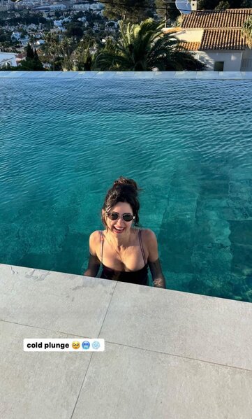 Nesrin Cavadzadə ayrılıq sonrası hovuz pozaları ilə sosial medianı silkələdi - FOTO