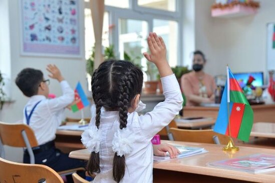 Bakıda müəllimlərin orta aylıq əməkhaqqı açıqlandı