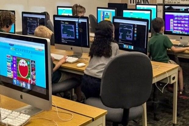 Məktəblər rəqəmsallaşır: Müəllimlər buna hazırdırmı?