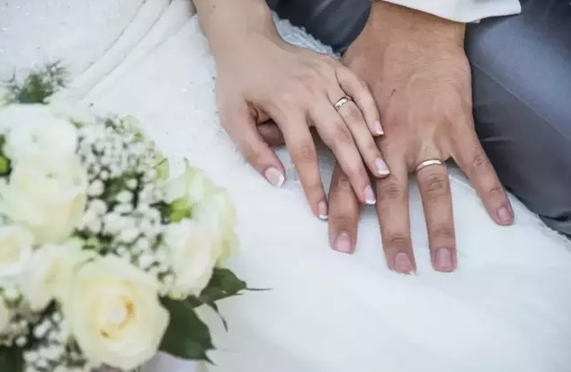 Ərinin boşanmadan başqası ilə evləməsinə razılıq verən qadının açıqlaması sosial mediada müzakirə edildi - VİDEO