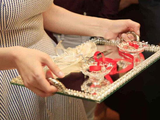 Zorla alimlə nişanlandırılan qız oğlana görün nə etdi - Ölkə şokda