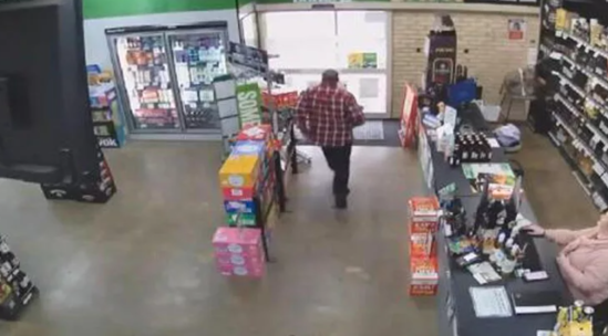 Mağazadan oğurluq edən zaman qapılar bağlandı