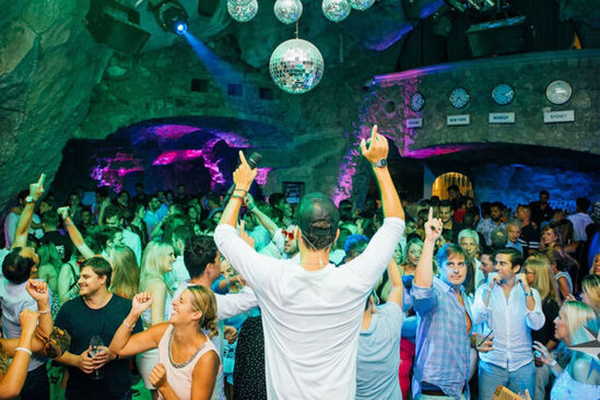 Yarıçılpaq gəzənlər cərimələnəcəklər