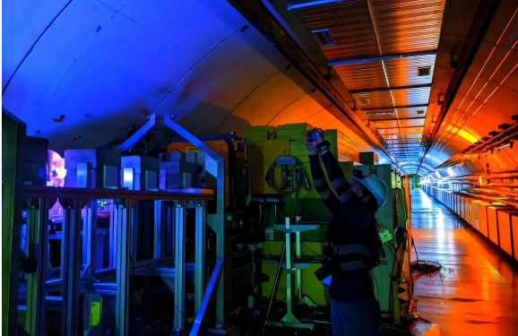 Alimlər ilk dəfə laboratoriyada kosmosdakı sirli od kürələrini yaratdılar