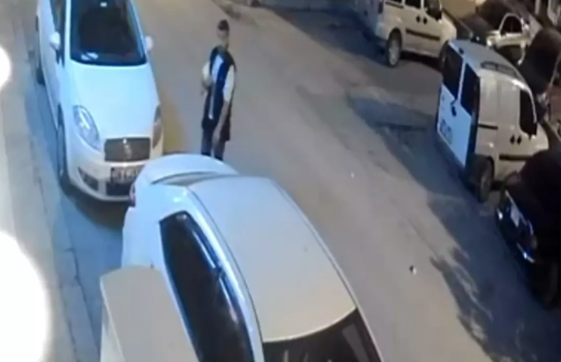 Obyektin təhlükəsizlik kamerasını oğurladı - VİDEO