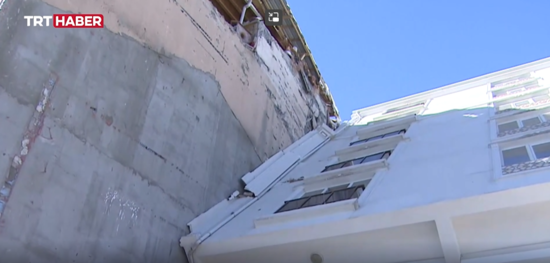 Zəlzələ bölgəsində bu binaların pəncərəsi belə qırılmadı-VİDEO