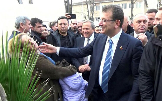 Bələdiyyə sədrinin bu hərəkəti müzakirələr yaratdı- Video