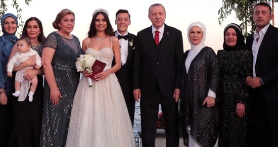 Uşaqlıqdan "Hoca" olan, küçədə alver edən, futboldan siyasətə gələn adam - ONU TANI