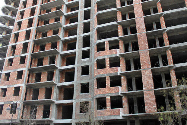 Şirkətlə məcburi köçkünlər arasında qalmaqal: Altı ailə niyə köçmək istəmir? - AÇIQLAMA