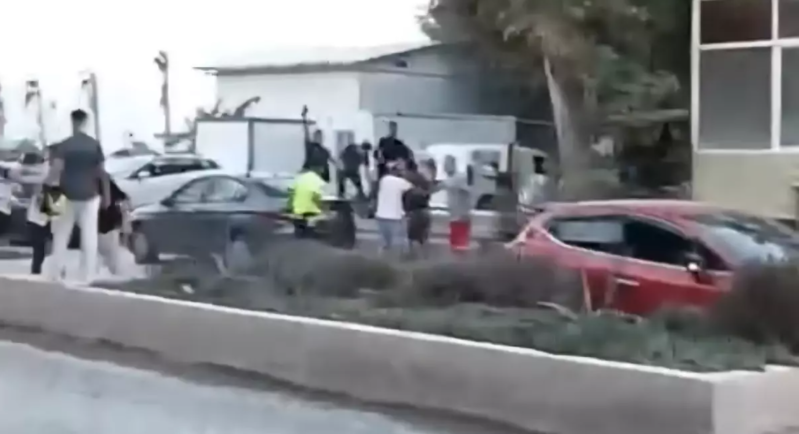 Sahilində kütləvi dava – polis havaya atəş açdı - VIDEO