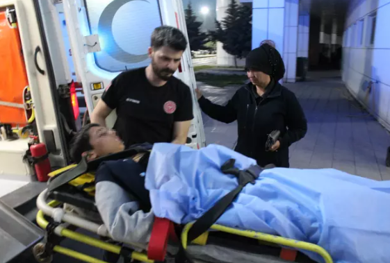 Orta məktəb şagirdi 12 yaşlı dostunu tüfənglə ayağından vurdu