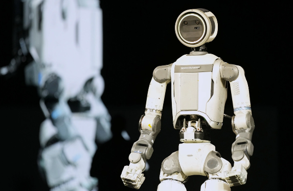 "Hyundai" insanabənzər "Atlas" robotunu təqdim etdi