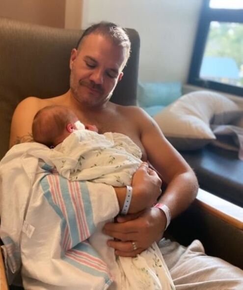 Məşhur serialın aktyoru dördüncü dəfə ata oldu - FOTO