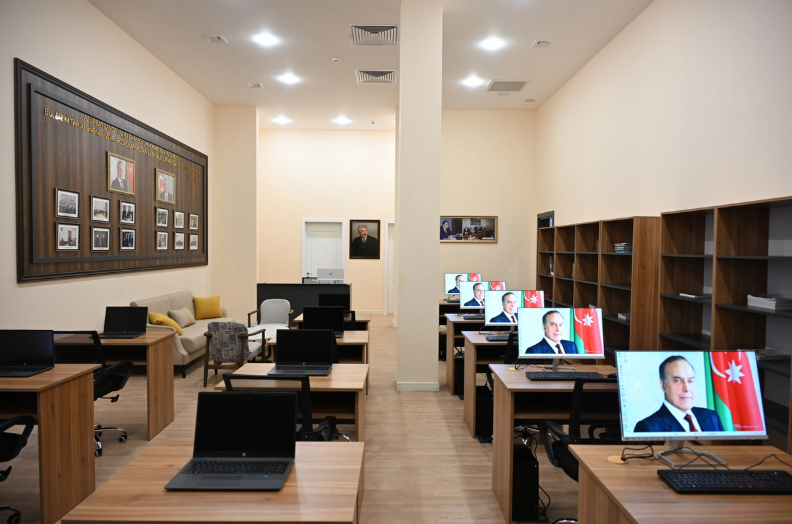 İlham Əliyev Səməd Vurğun adına Yaradıcılıq Evinin açılışında iştirak edib