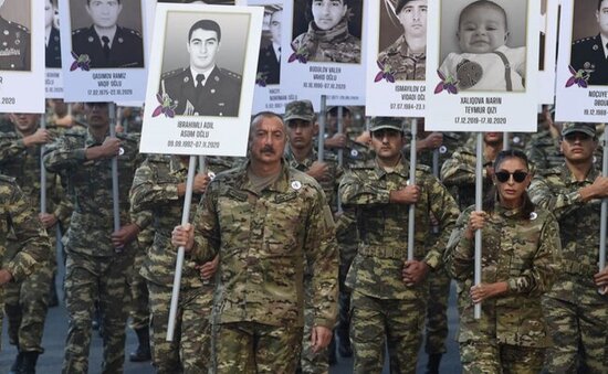 Prezidentlə xanımının iştirakı ilə yürüş keçirildi - FOTOLAR