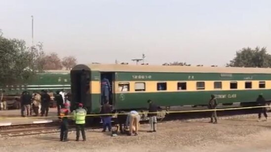 Pakistanda sərnişin qatarında partlayış nəticəsində 1 nəfər ölüb