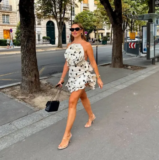 Hadise Paris küçələrini podyuma çevirdi - FOTOlar