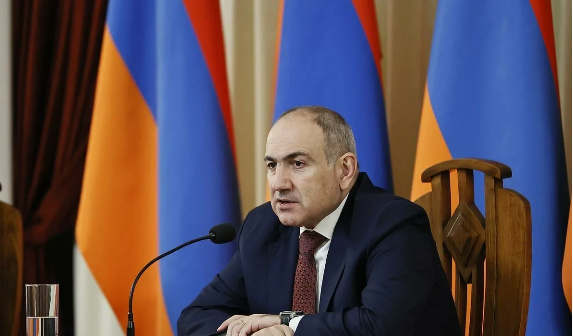 Paşinyan "Dolya vorovskaya" mahnısına görə Gümrünün merini hədəfə alıb