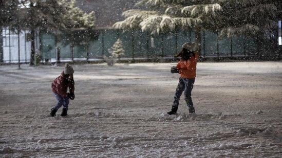 Türkiyədə qar sevinci belə görüntüləndi - FOTO