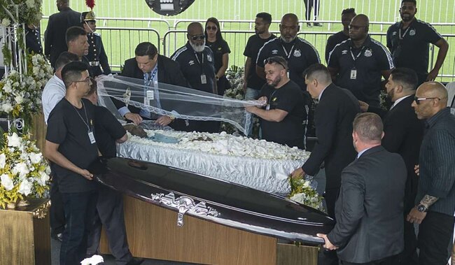 Braziliya xalqı Pele ilə vidalaşır