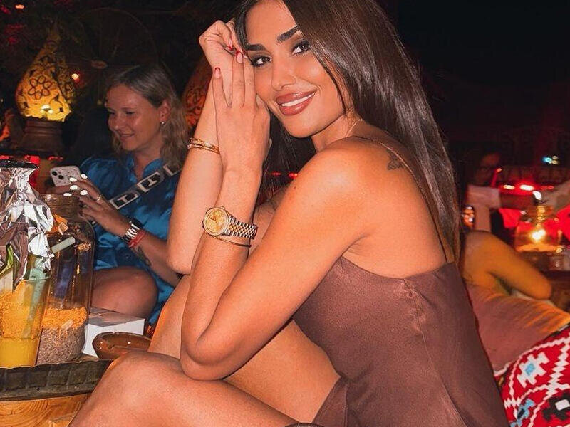 "200 min manatımı onlara vermişəm, saf qızam"